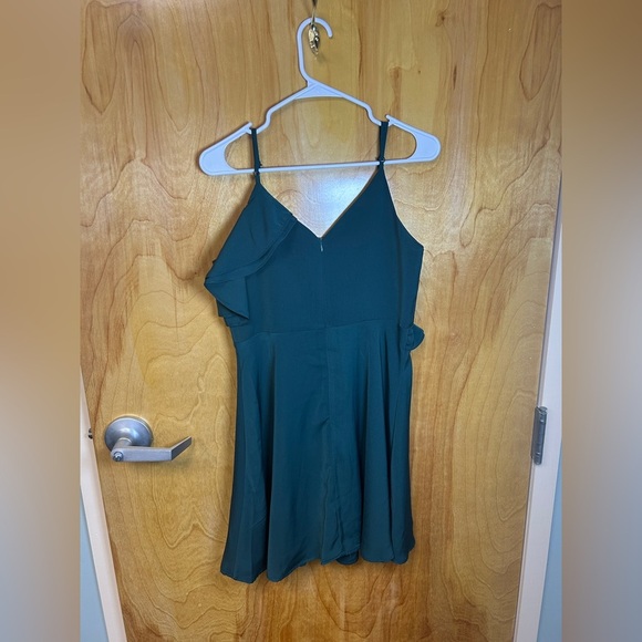 Elegant Green Ruffle Dress - Picture 2 of 3